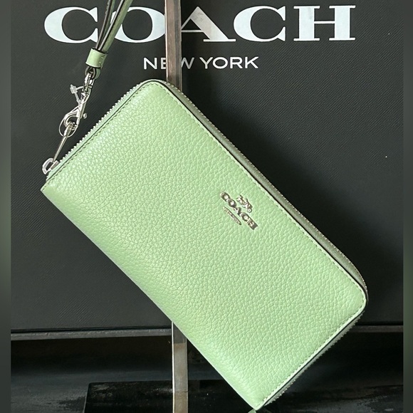 COACH Pebble Leather Long Zip Around Wallet w/Wrist Strap in Pale Pistachio NWT - Picture 1 of 4